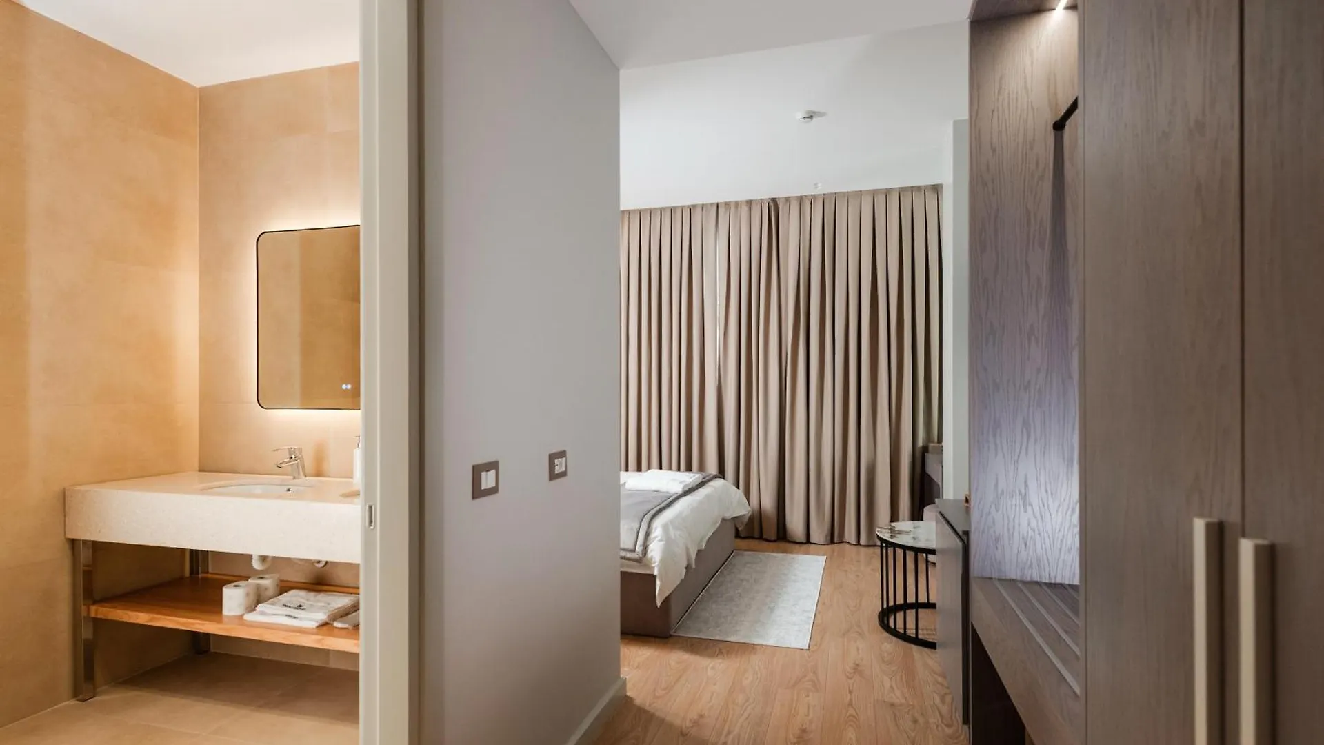 Troci Hotel Kamez