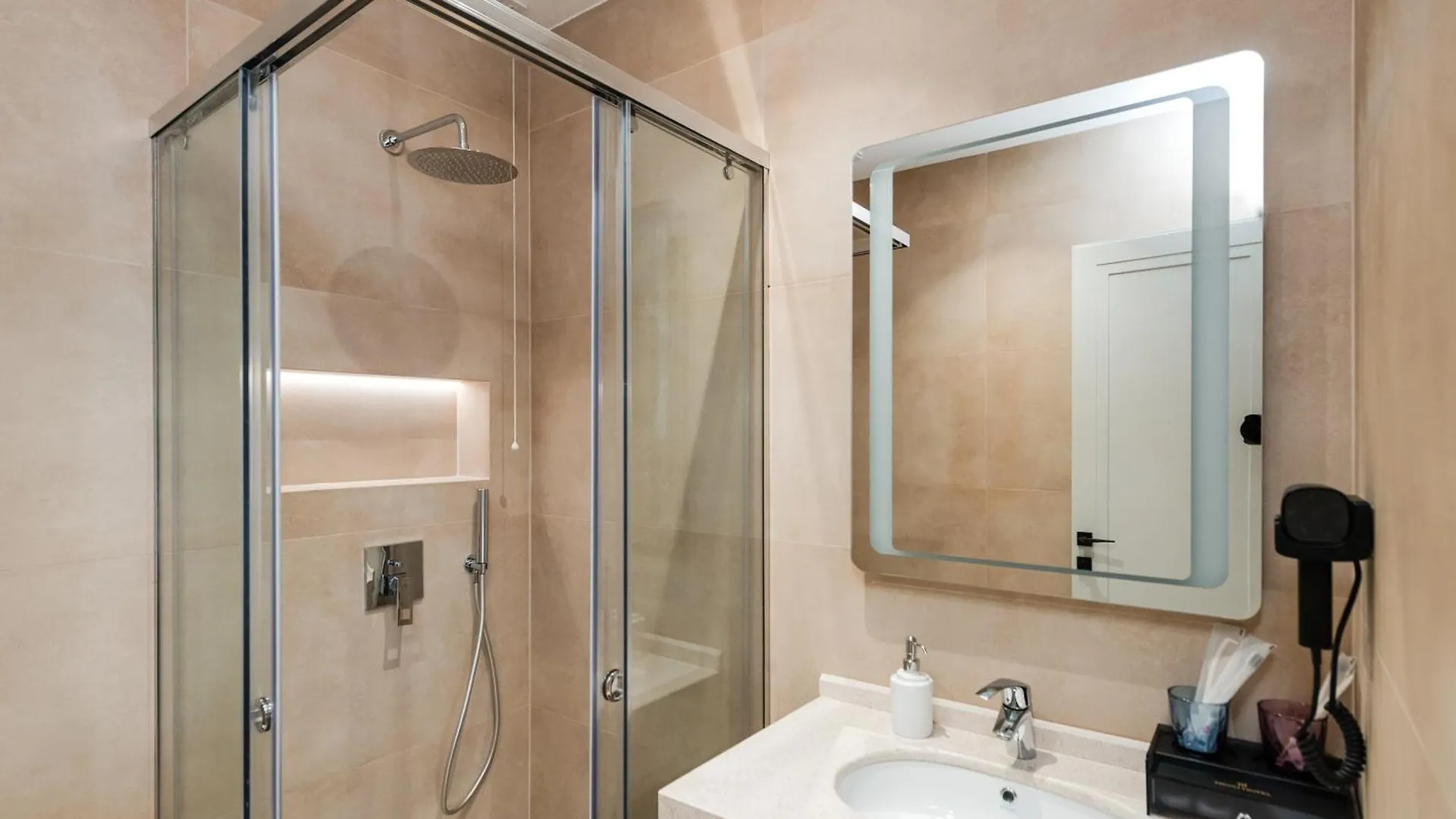 *****  Troci Hotel Kamez Albania
